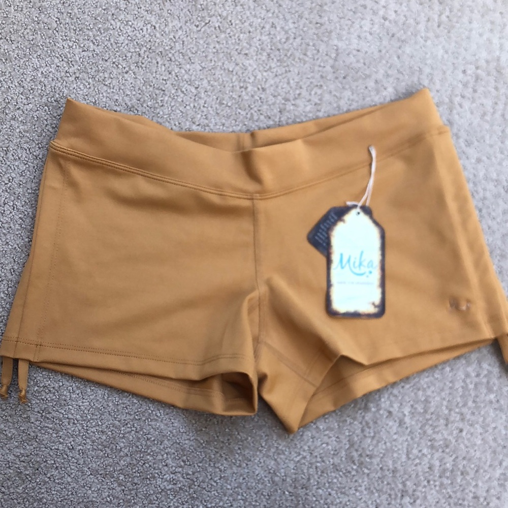 NWT Mika Yoga Wear Licia Shorts